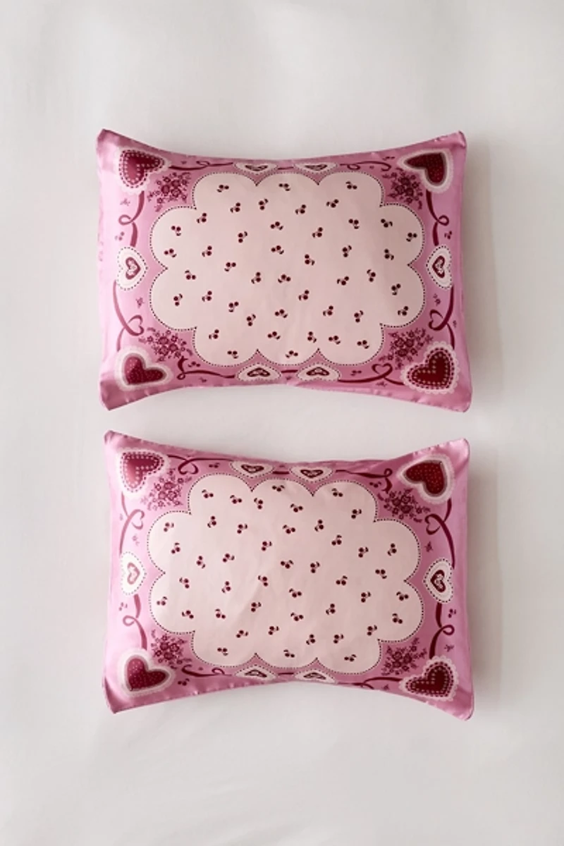 Vintage Style Valentine’s Day Satin Sham Set