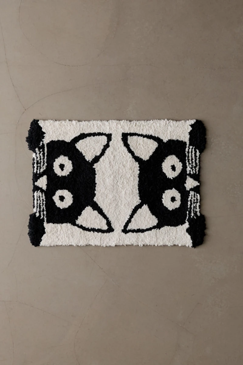 Peeking Cat Tufted Rug
