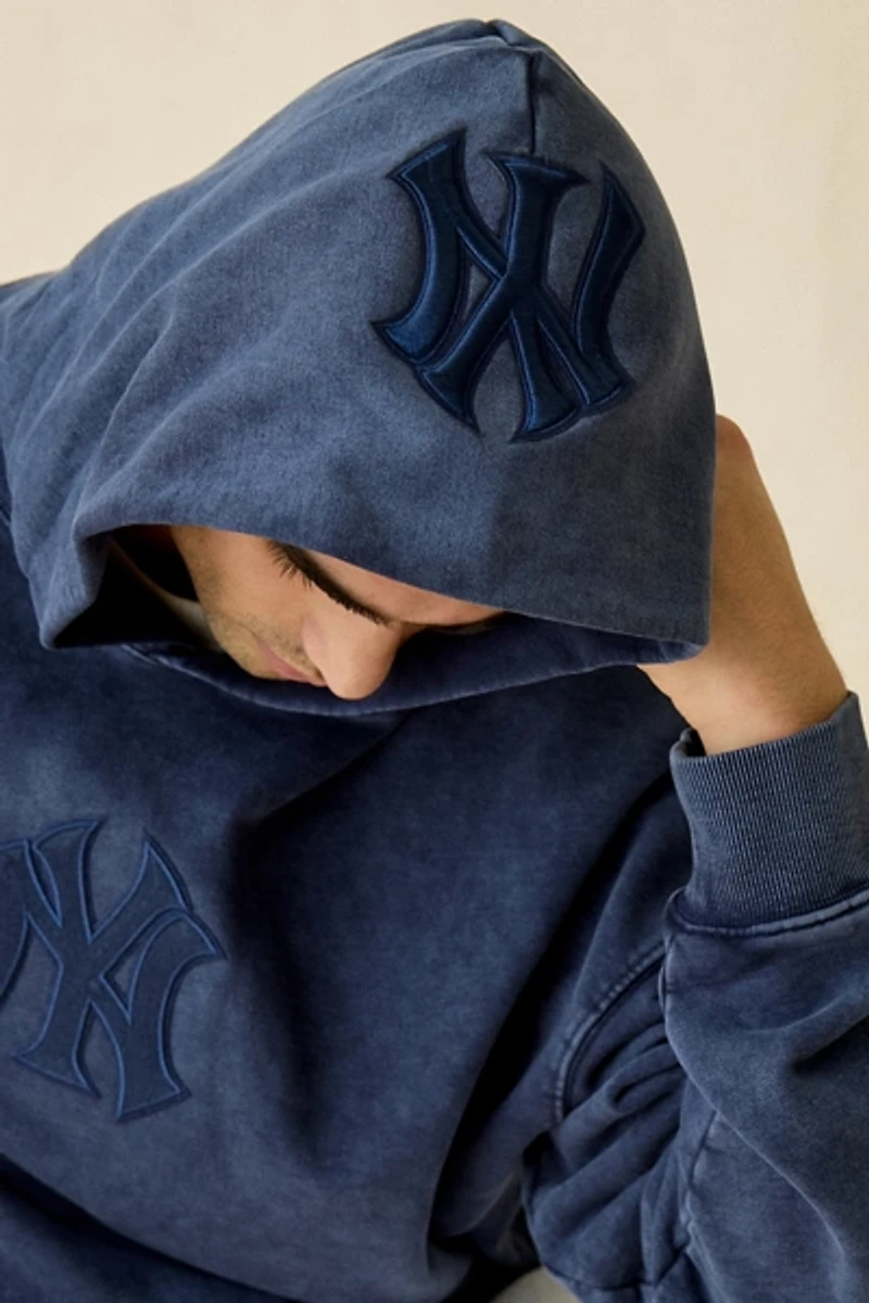 Pro Standard MLB New York Yankees Washed Hoodie Sweatshirt