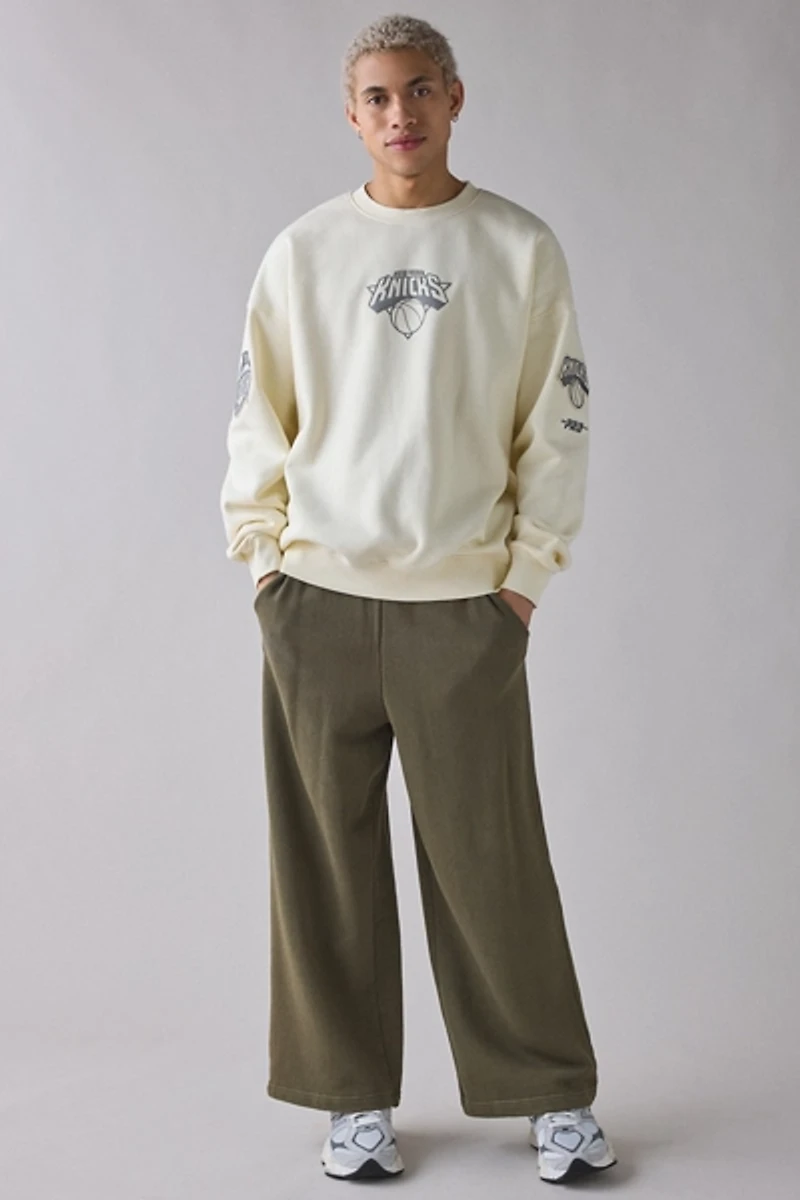 Pro Standard NBA New York Knicks Graphic Oversized Crew Neck Sweatshirt