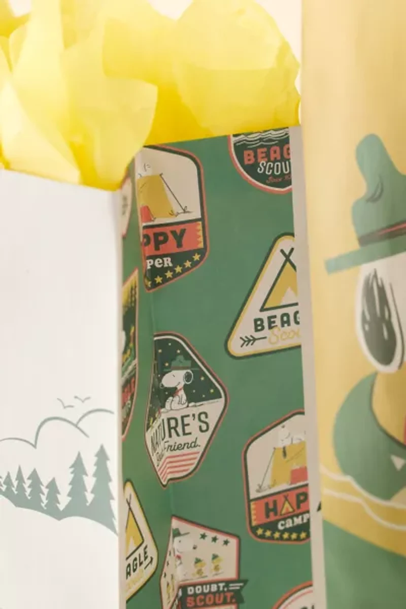Peanuts Beagle Scouts Snoopy Gift Bag Set