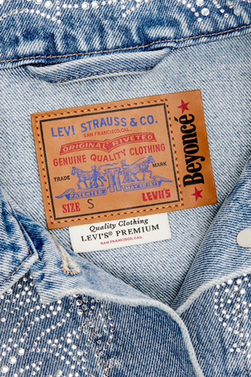 BEYONCÉ X LEVI’S® ‘90s Shrunken Trucker Denim Jacket