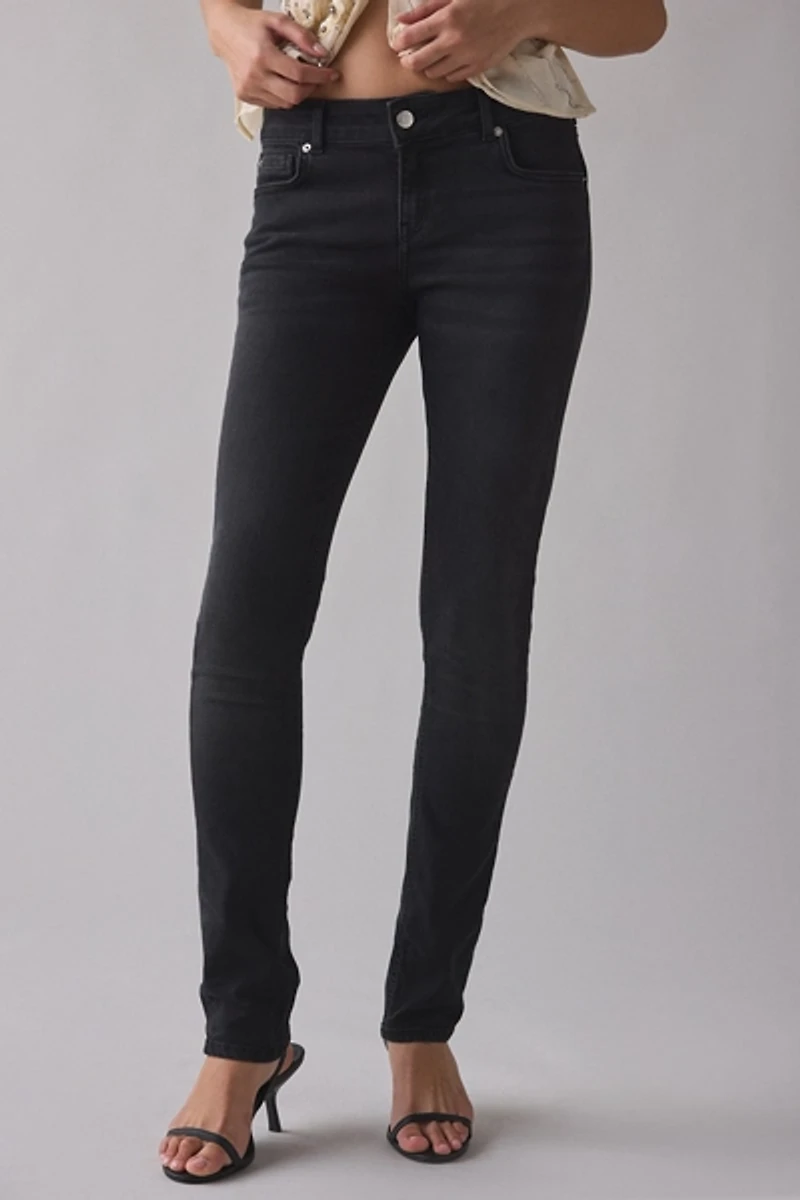 BDG Skylar Low-Rise Skinny Jean
