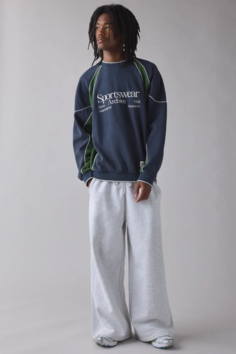 iets frans… Sporty Paneled Crew Neck Sweatshirt