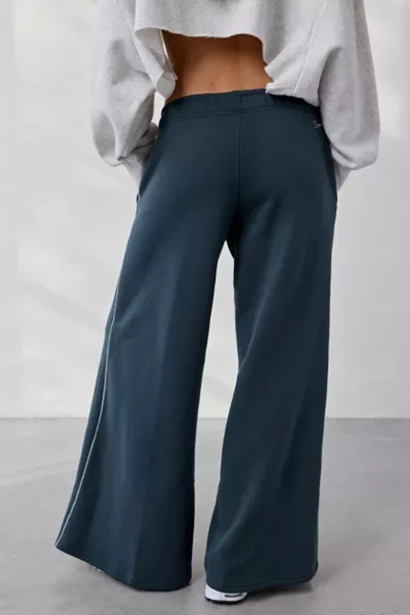 Nike Sportswear Phoenix Fleece Graphic Wide-Leg Sweatpant