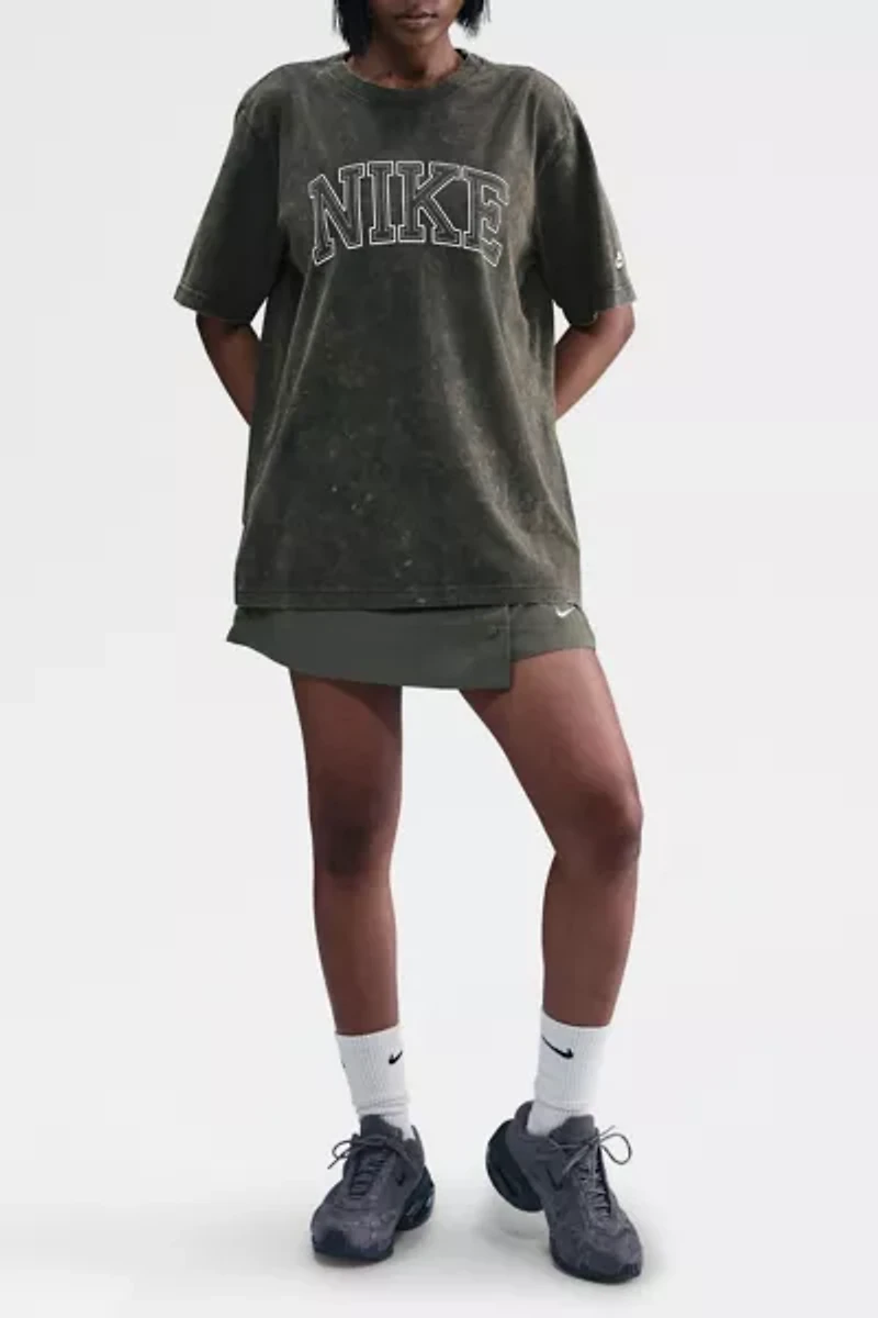 Nike Sportswear Classics Loose Graphic Tee