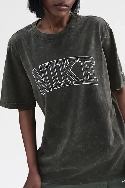 Nike Sportswear Classics Loose Graphic Tee