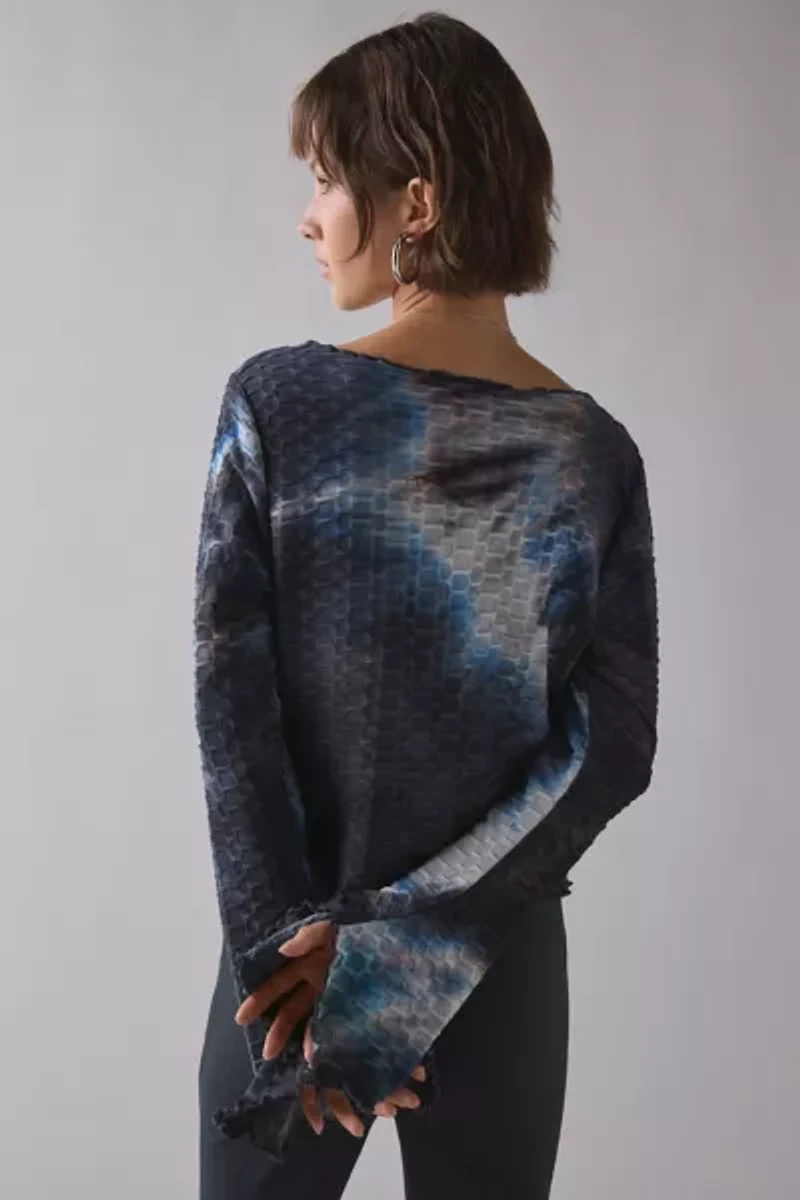 ReMADE By UO Remnants Button-Up Bell Sleeve Flyaway Hem Top