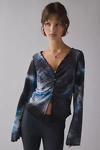 ReMADE By UO Remnants Button-Up Bell Sleeve Flyaway Hem Top