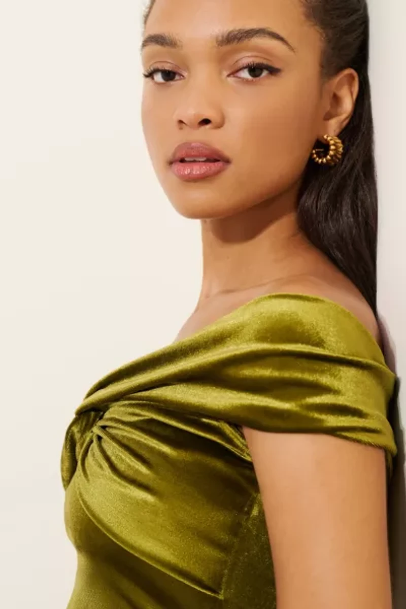 Kourt Velvet Binx Off-The-Shoulder Top
