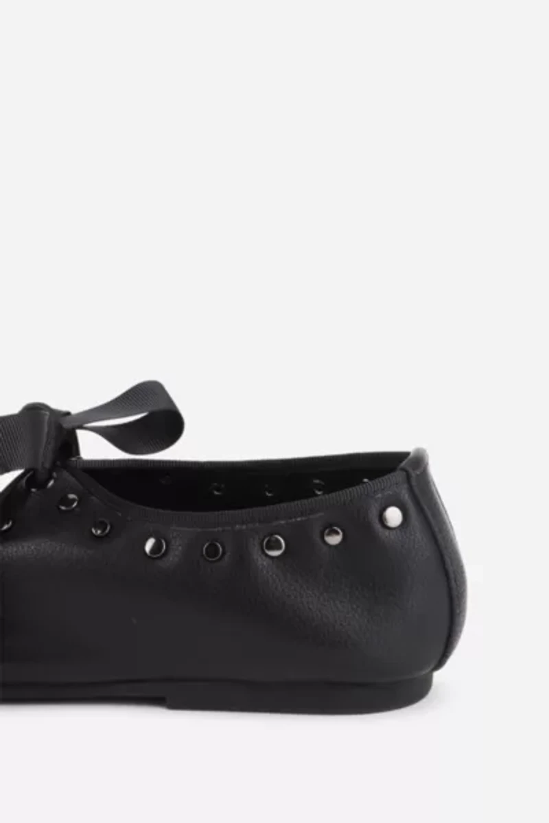 Intentionally Blank Peak Leather Ballet Flat