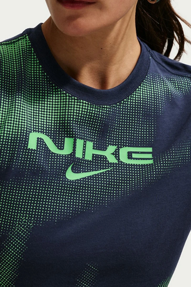 Nike Sportswear Chill Knit Graphic Crop Tee