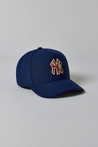 Mitchell & Ness MLB New York Yankees Tapestry Logo Hat