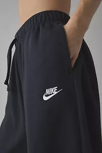 Nike Sportswear Club Fleece Mid-Rise Oversized Sweatpant