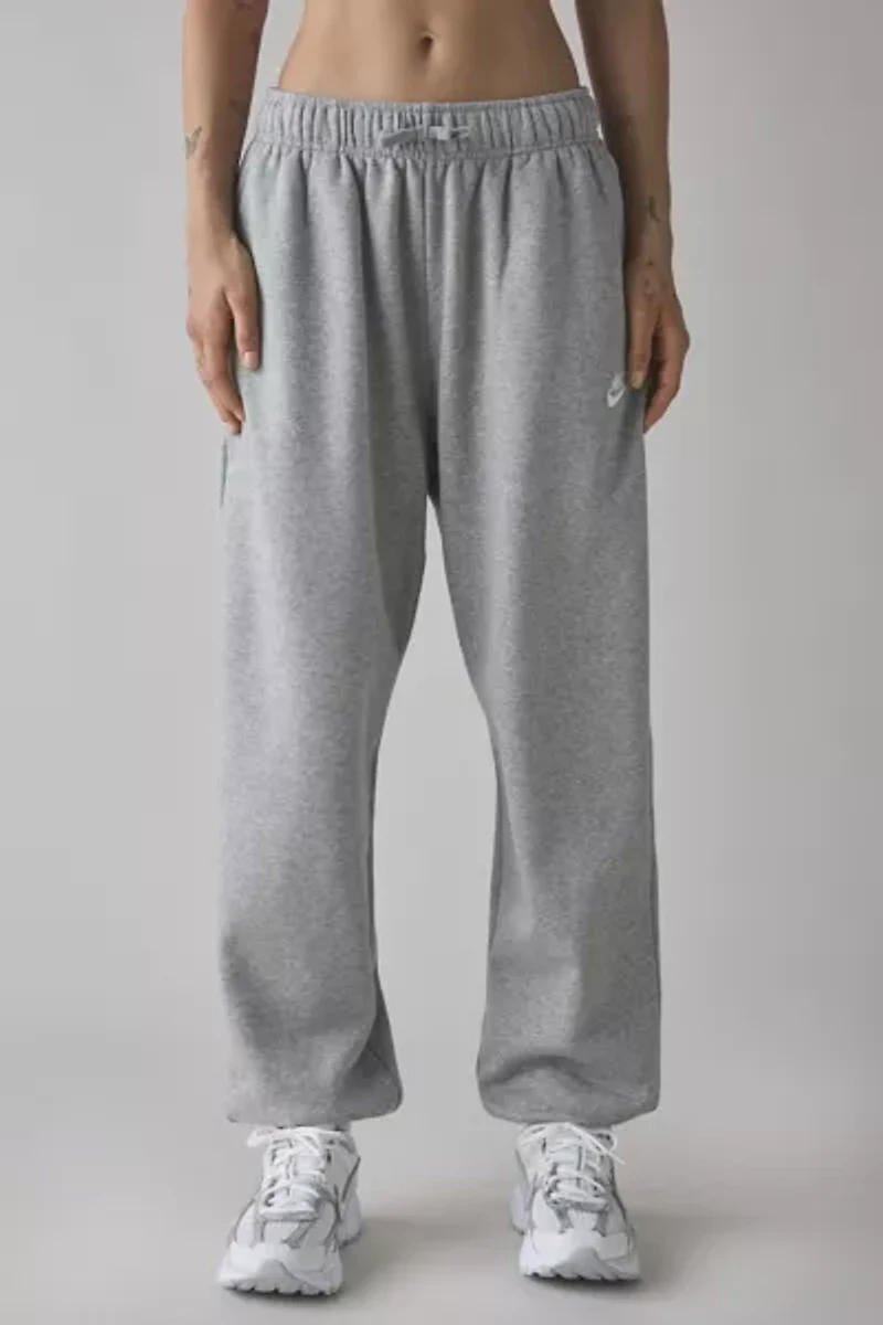 Nike Sportswear Club Fleece Mid-Rise Oversized Sweatpant