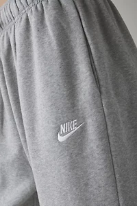 Nike Sportswear Club Fleece Mid-Rise Oversized Sweatpant