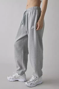 Nike Sportswear Club Fleece Mid-Rise Oversized Sweatpant