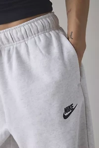 Nike Sportswear Club Fleece Mid-Rise Oversized Sweatpant