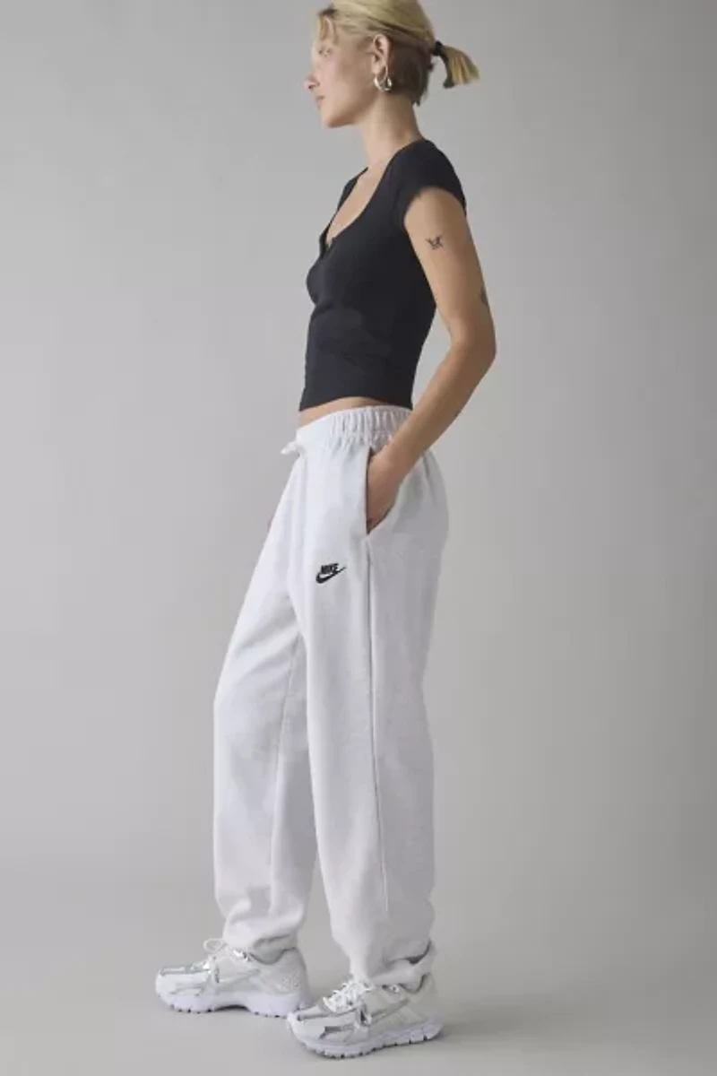 Nike Sportswear Club Fleece Mid-Rise Oversized Sweatpant