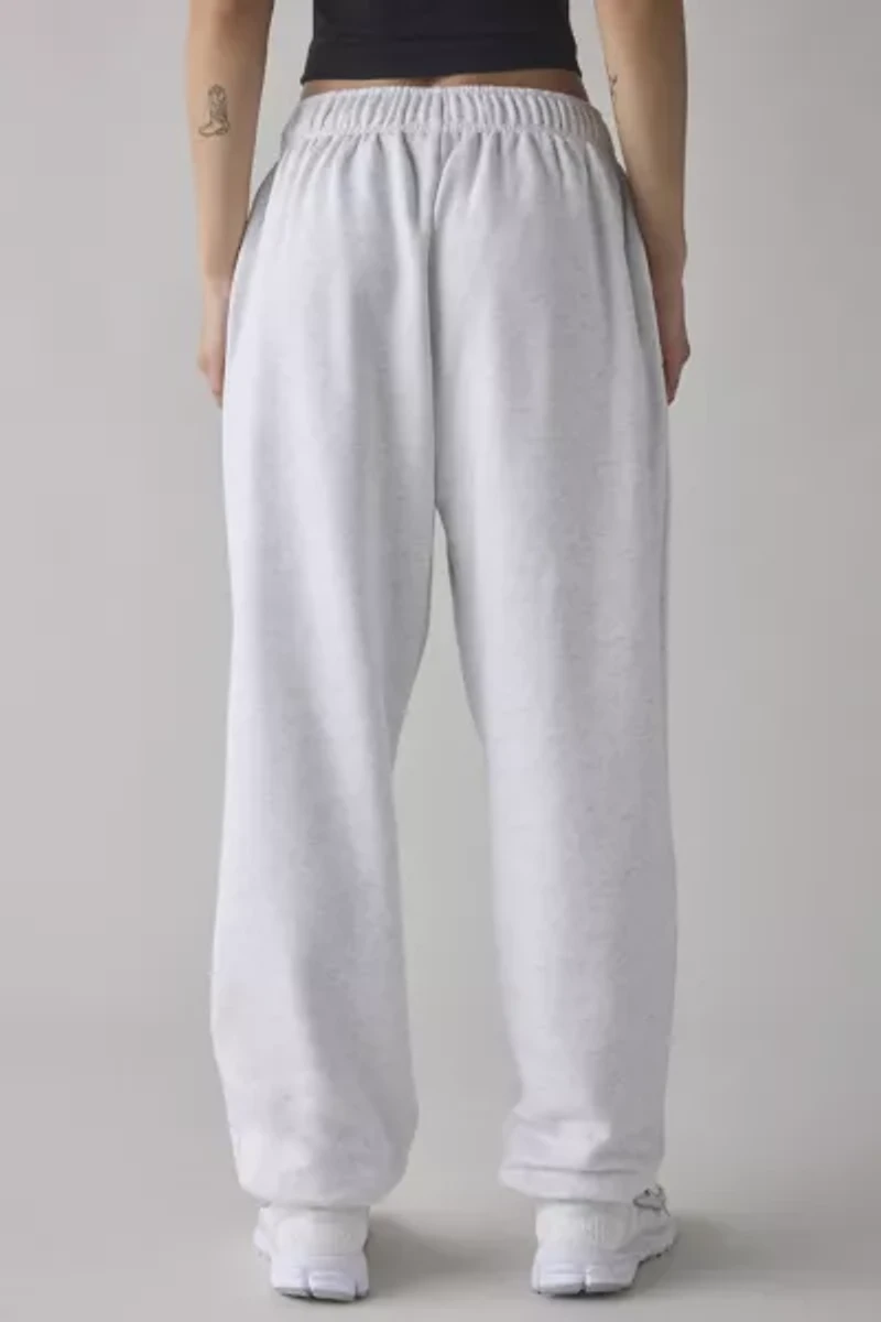 Nike Sportswear Club Fleece Mid-Rise Oversized Sweatpant
