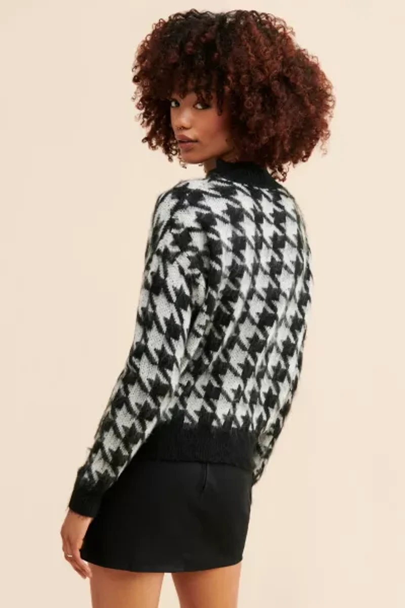 Molly Bracken Houndstooth Pullover