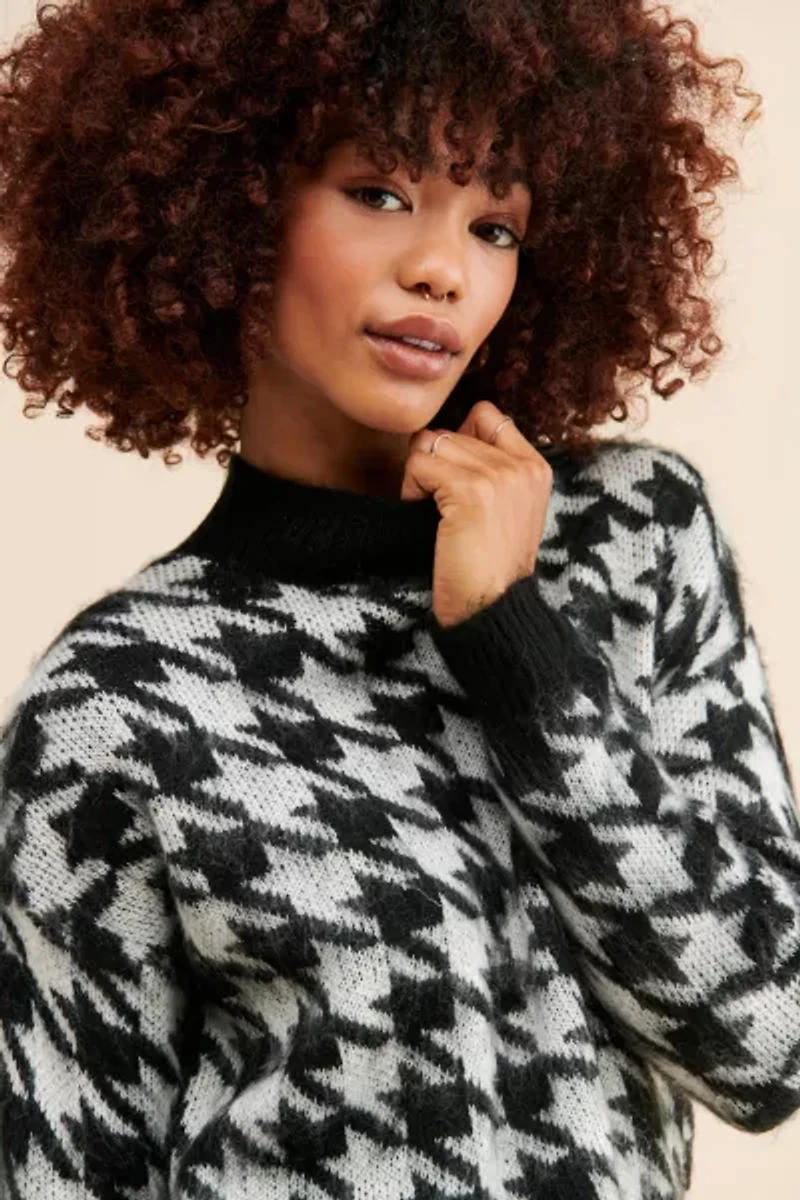 Molly Bracken Houndstooth Pullover