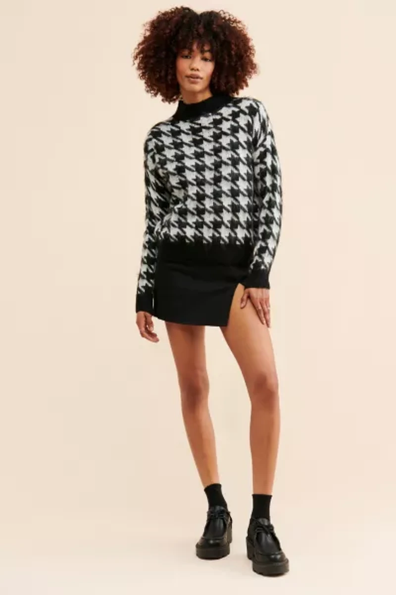 Molly Bracken Houndstooth Pullover
