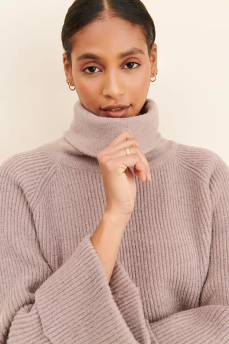 4SI3NNA Reign Sweater