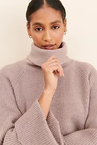 4SI3NNA Reign Sweater