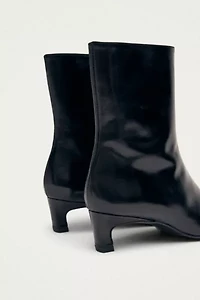 ALOHAS Ambar Leather Ankle Boots