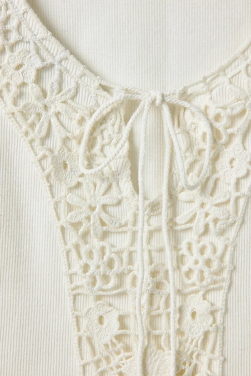 Kimchi Blue Ophelia Crochet Trim Puff Sleeve Tee