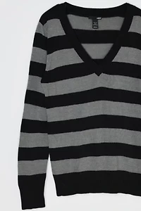 Vintage Y2k Black & Grey Striped V-Neck Sweater