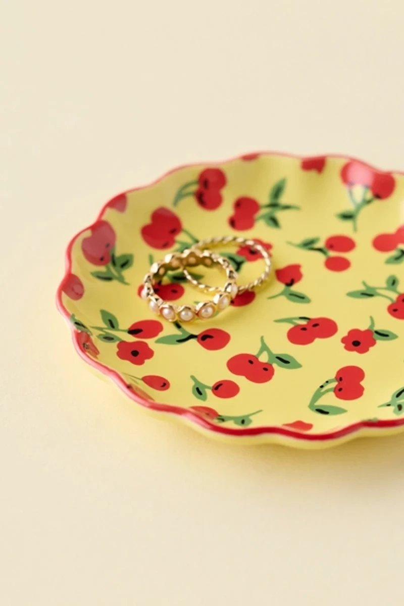 Icon Scalloped Ceramic Catch-All Dish
