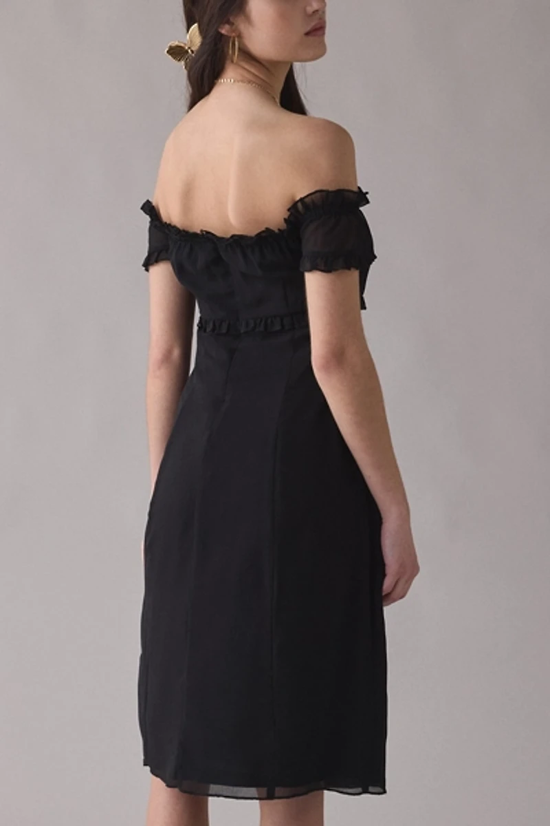 Motel Watimu Cinched Chiffon Off-The-Shoulder Midi Dress