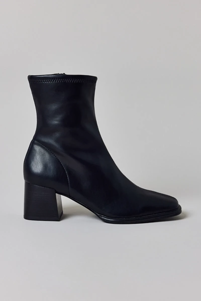 Steve Madden Pammy Block Heel Ankle Boot