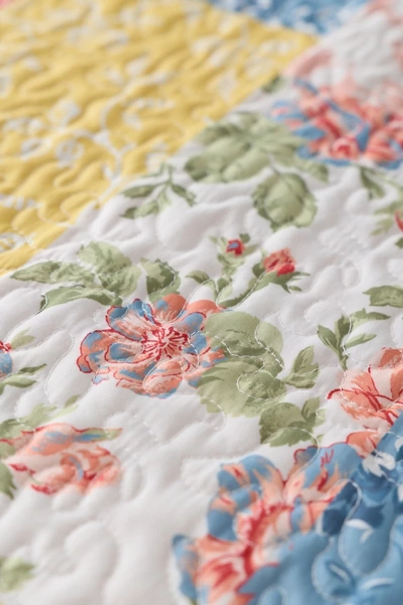 Farmhouse Florals Patterned Reversible 3-Piece Quilt Set