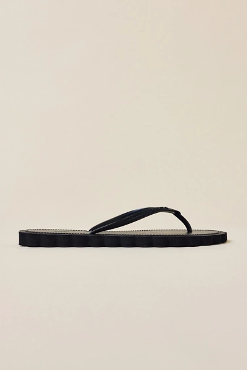 Brizza Arezzo Scalloped Thong Sandals