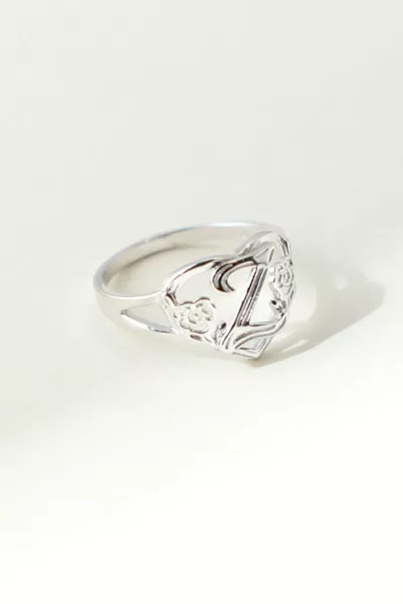 The M Jewelers Silver Cutout Flower Heart Letter Ring