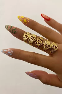 The M Jewelers Gold Cutout Flower Heart Letter Ring