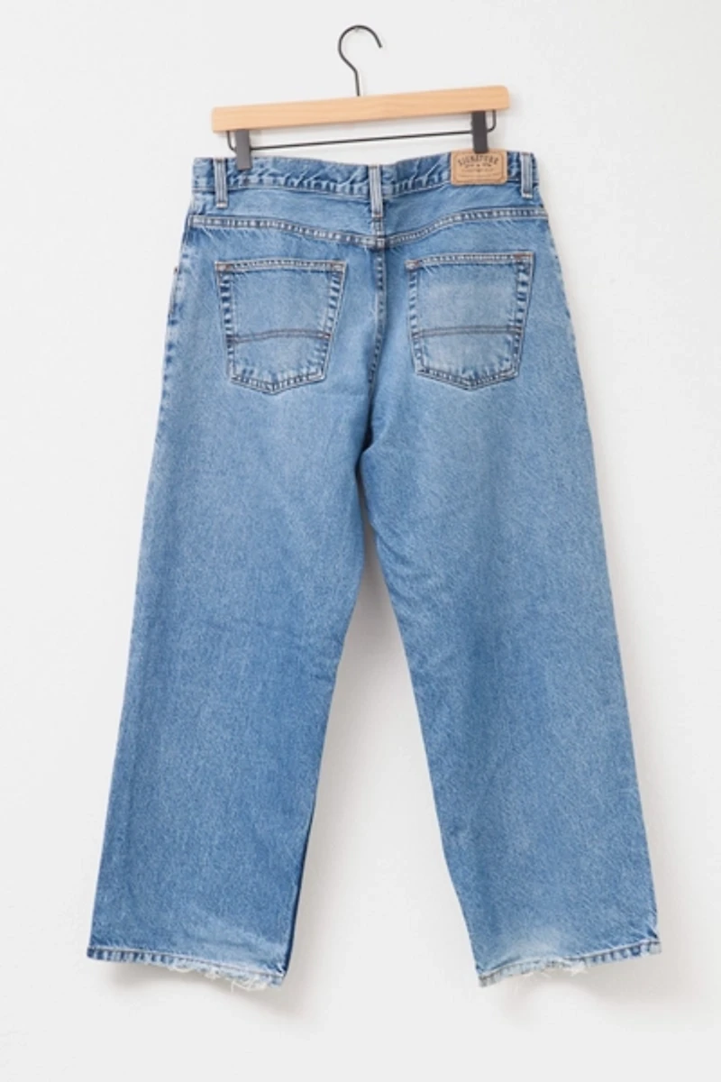 Vintage Y2K Levi’s® Signature Loose Light Wash Denim Jeans