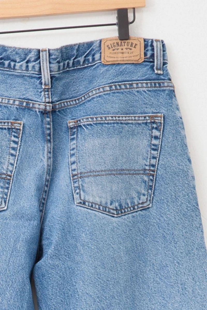 Vintage Y2K Levi’s® Signature Loose Light Wash Denim Jeans