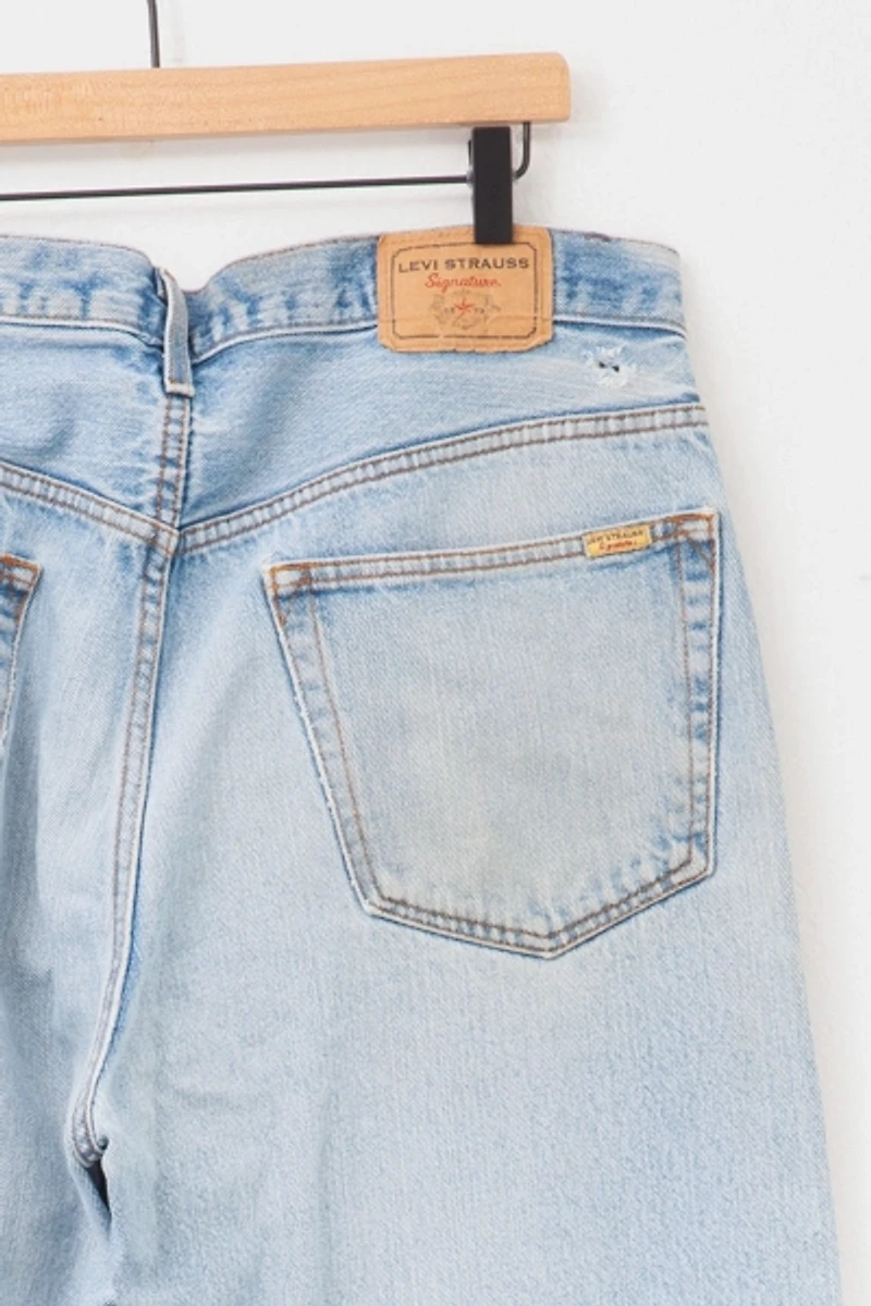 Vintage 1990s Distressed Levi’s® Strauss Signature Regular Fit Denim Blue Jeans