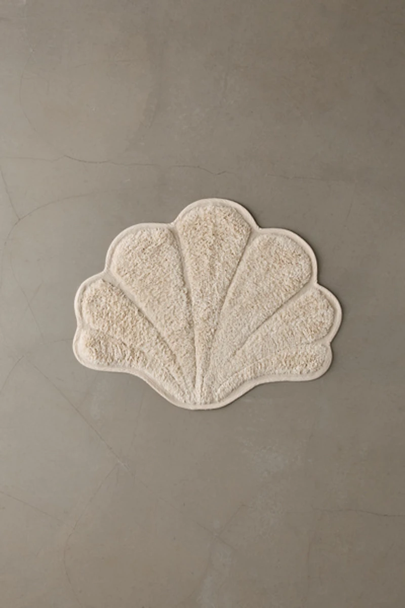 Seashell Shaped Hilo Tufted Rug