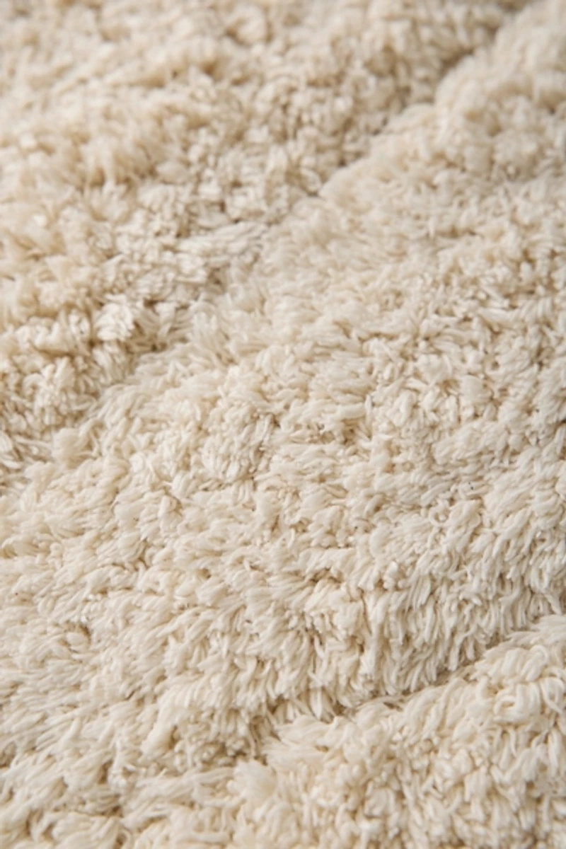Seashell Shaped Hilo Tufted Rug