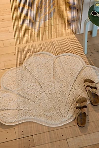 Seashell Shaped Hilo Tufted Rug