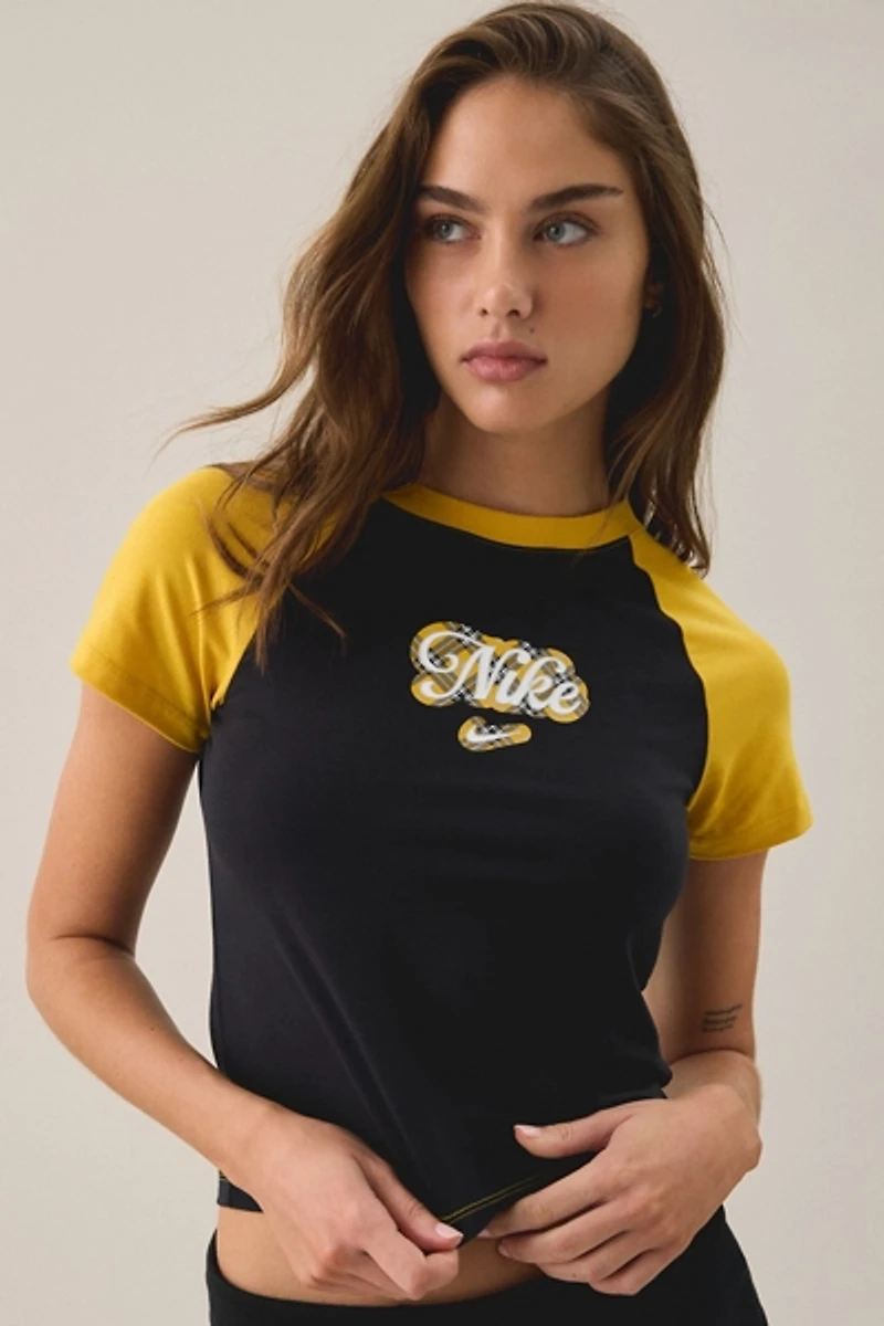 Nike Sportswear Chill Knit Graphic Raglan Cropped Tee