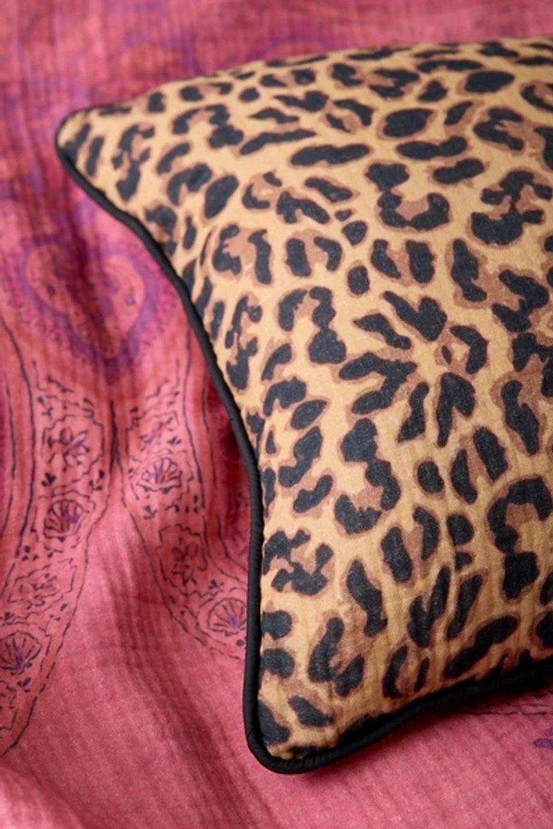 Leopard Patterned Crinkle Cotton Throw Pillow