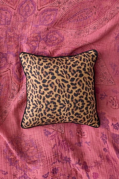 Leopard Patterned Crinkle Cotton Throw Pillow