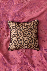 Leopard Patterned Crinkle Cotton Throw Pillow