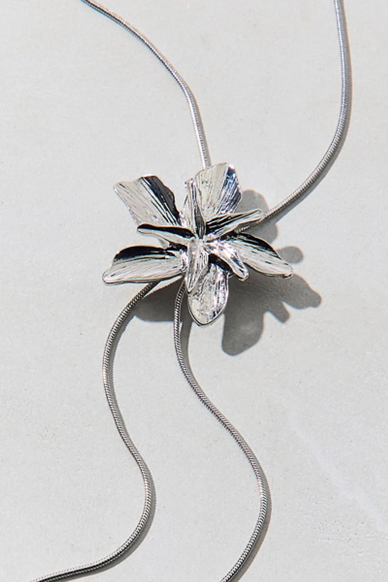 Bloom Flower Chain Bolo Necklace